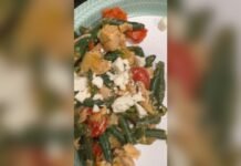 Easy Creamy Garlic Chicken & Veggie Skillet (One-Pan Dinner!) Creamy garlic chicken with green beans, cherry tomatoes and feta